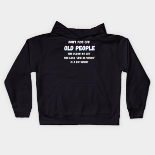 DON'T PISS OFF OLD PEOPLE - THE OLDER WE GET THE LESS LIFE Kids Hoodie